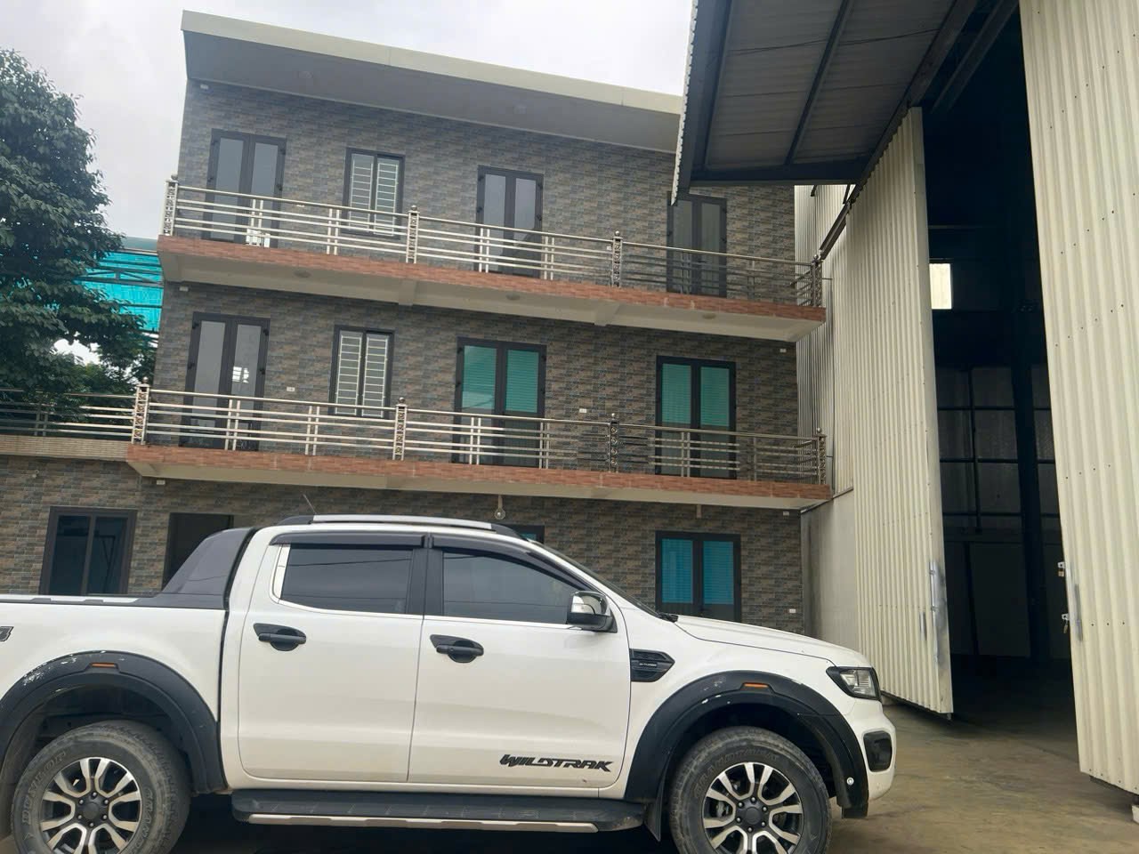 Chuyển nhượng lô đất 1.145,7m2 tổ hợp gồm xưởng sản xuất + nhà công vụ tại mặt đường đại lộ Thăng Long