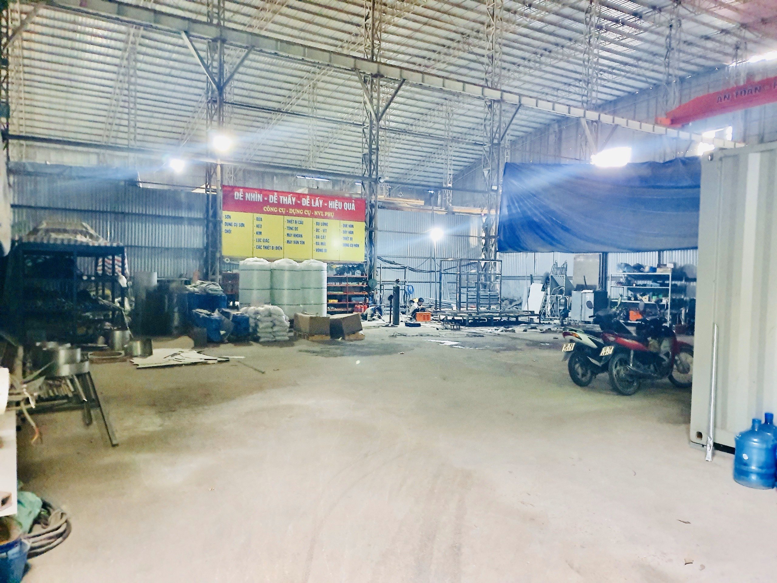 Cho thuê 600 m2 kho xưởng trong KCN tại Hà Nội
