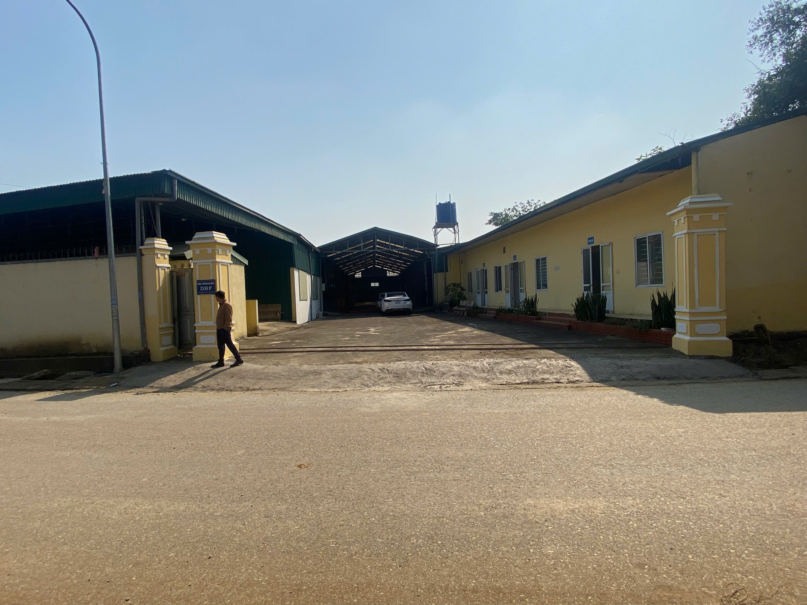 CHO THUÊ NHÀ XƯỞNG 3.000M2 ĐẤT SỔ ĐỎ THỔ CƯ TẠI XÃ PHÚ CÁT, HÀ NỘI 