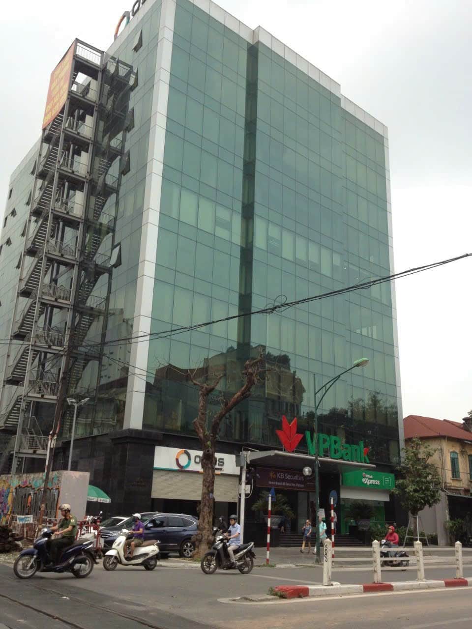 Bán lại toà nhà văn phòng 12 tầng tại trung tâm Hà Nội