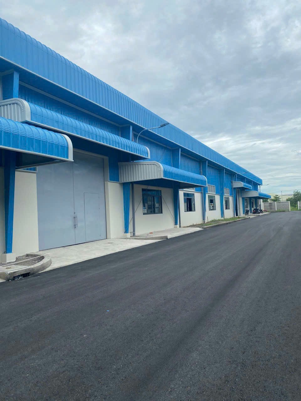 CHO THUÊ XƯỞNG 2.100 M² CỰC ĐẸP, BÀN GIAO NGAY TẠI KCN ĐỨC HÒA, LONG AN