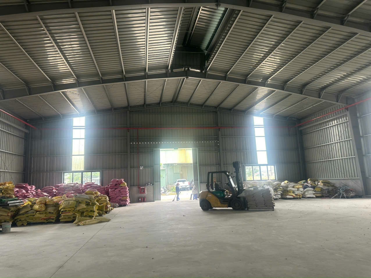 Cho thuê nhà xưởng mới độc lập diện tích 1700m2 trong KCN tại Hưng Yên
